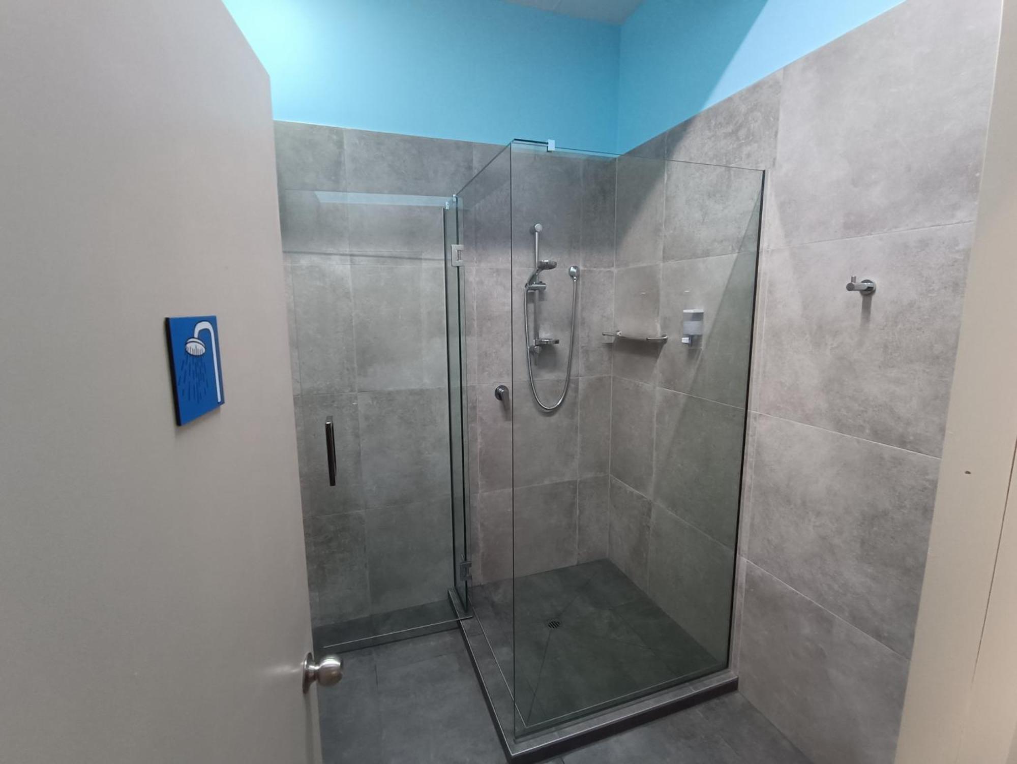 Urbanz Christchurch Exterior foto A shower cubicle