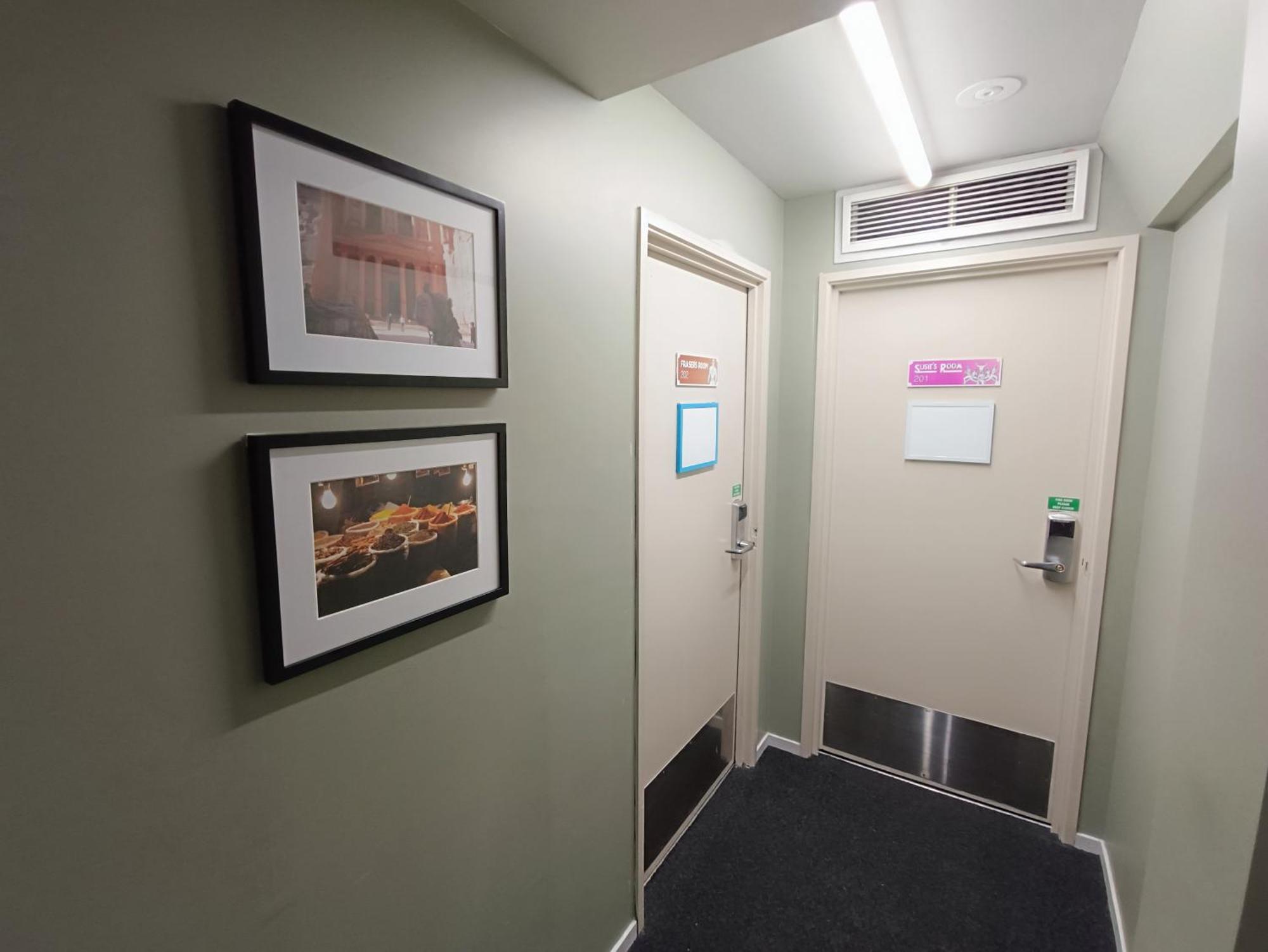 Urbanz Christchurch Exterior foto A typical corridor