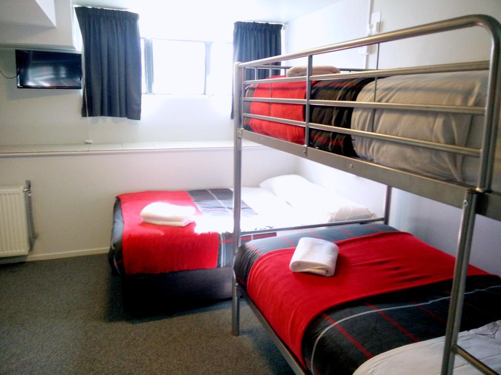 Urbanz Christchurch Exterior foto A typical room at the hostel