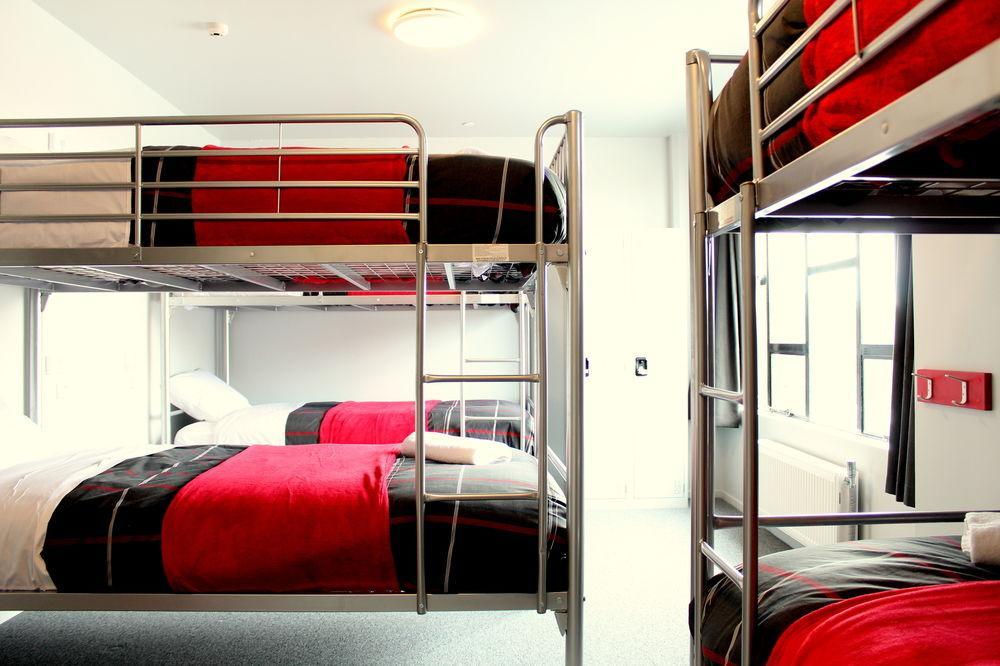 Urbanz Christchurch Exterior foto A typical room at a youth hostel