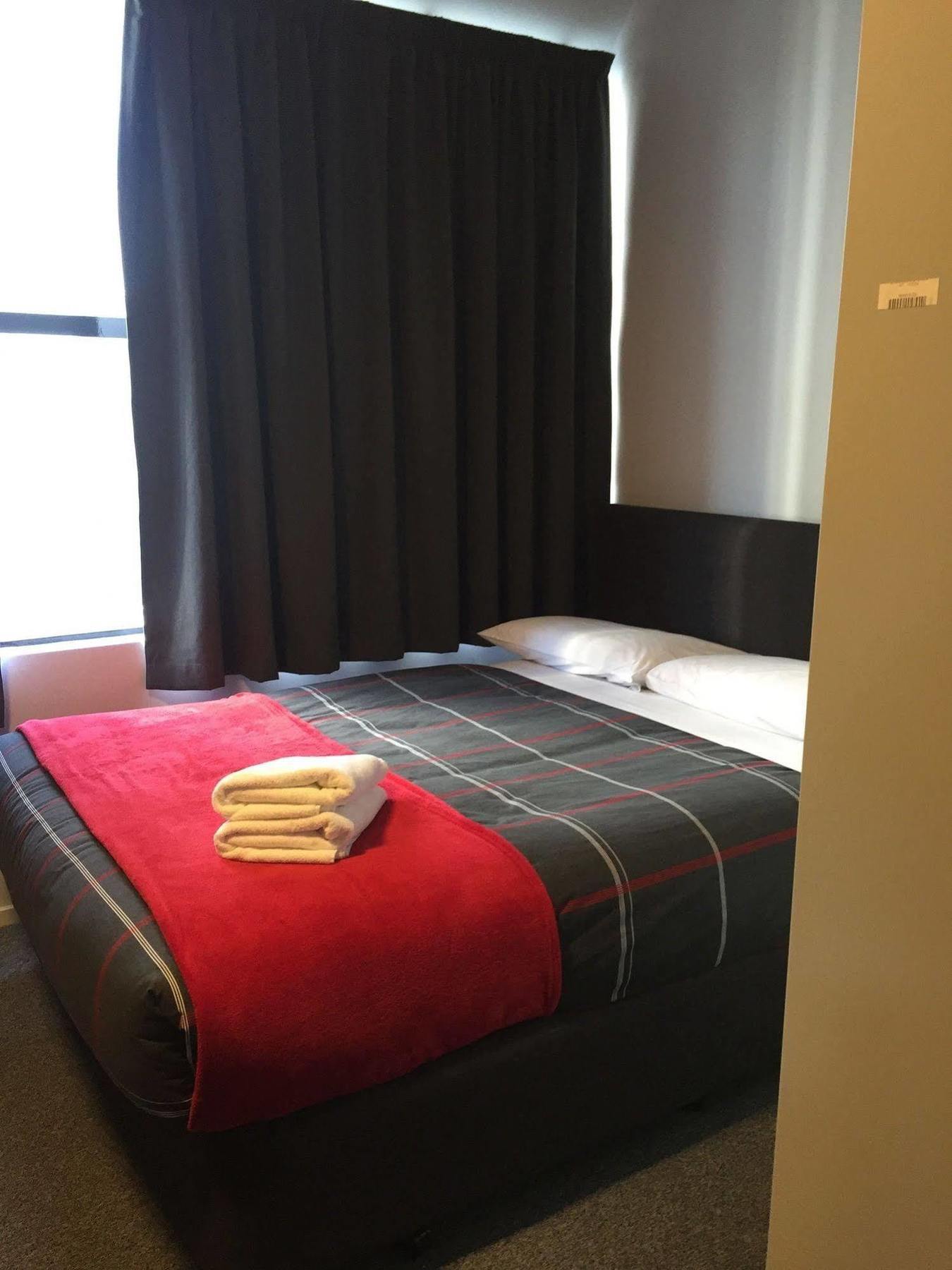 Urbanz Christchurch Exterior foto A room at the hotel
